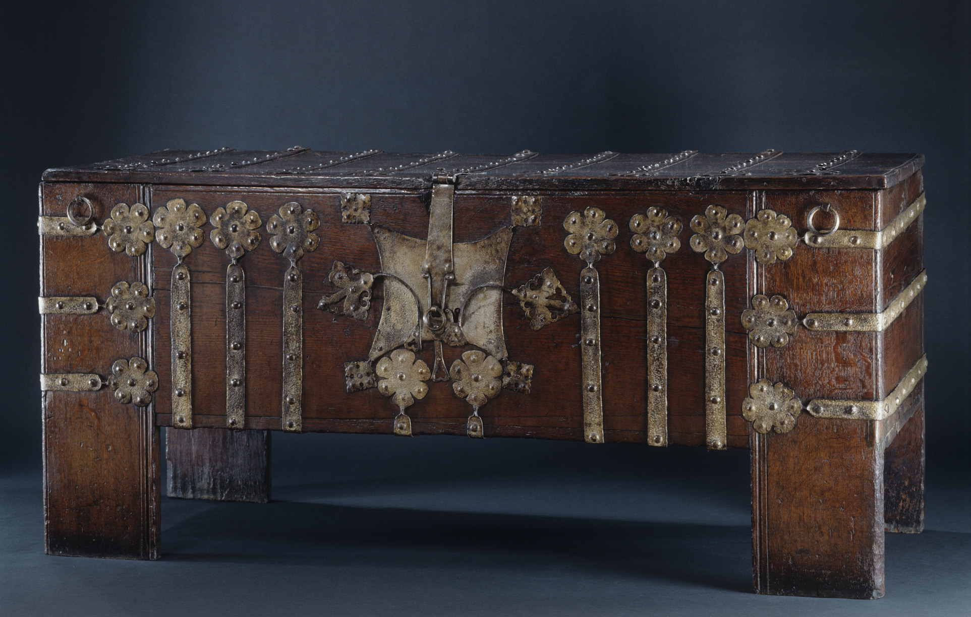 Image: Medieval Chest or ’Stollentruhe’ (Cabinet Furniture, Ref. 1137)
