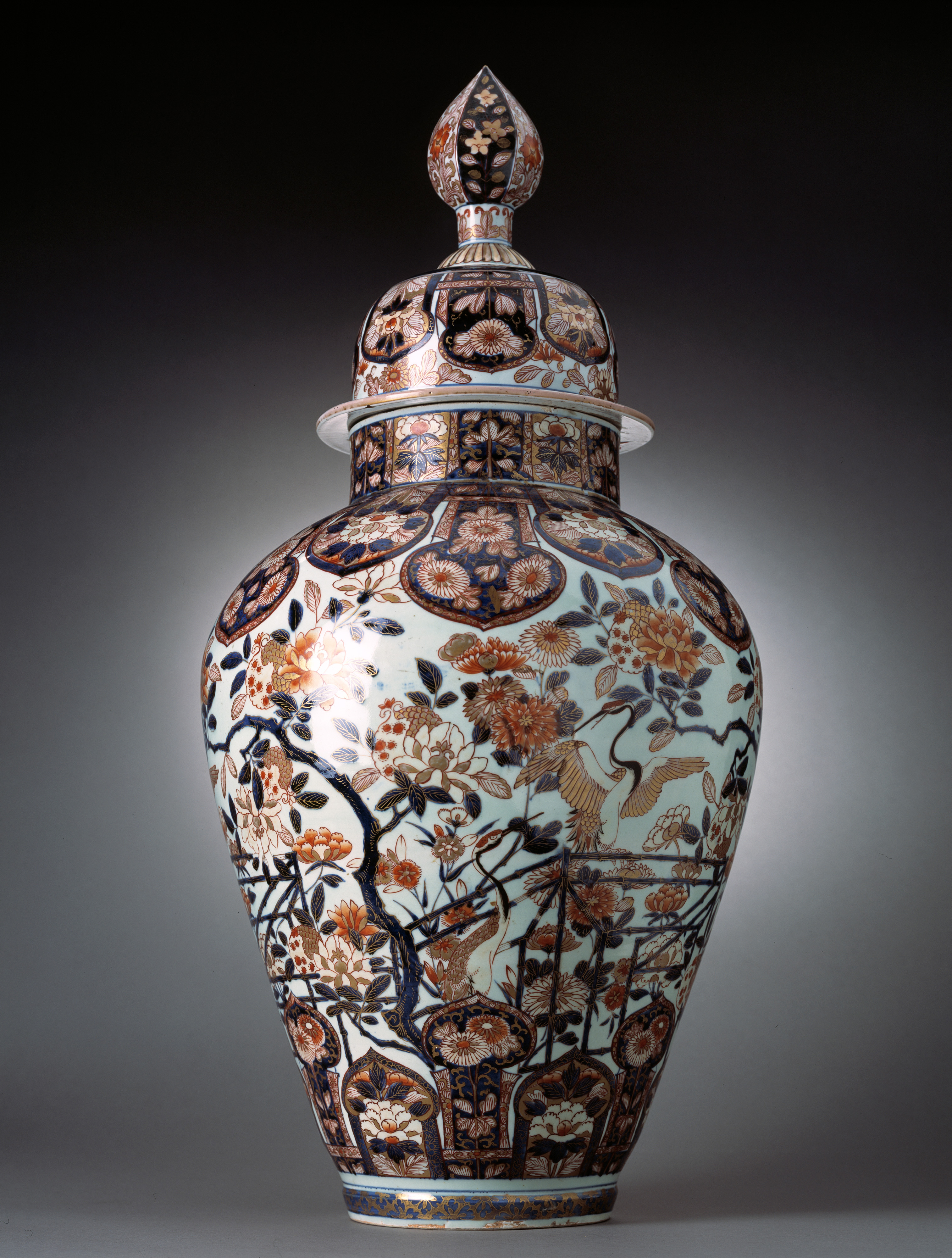Image: Monumental Imari Vase and Cover (Ceramics, Ref. 1540)