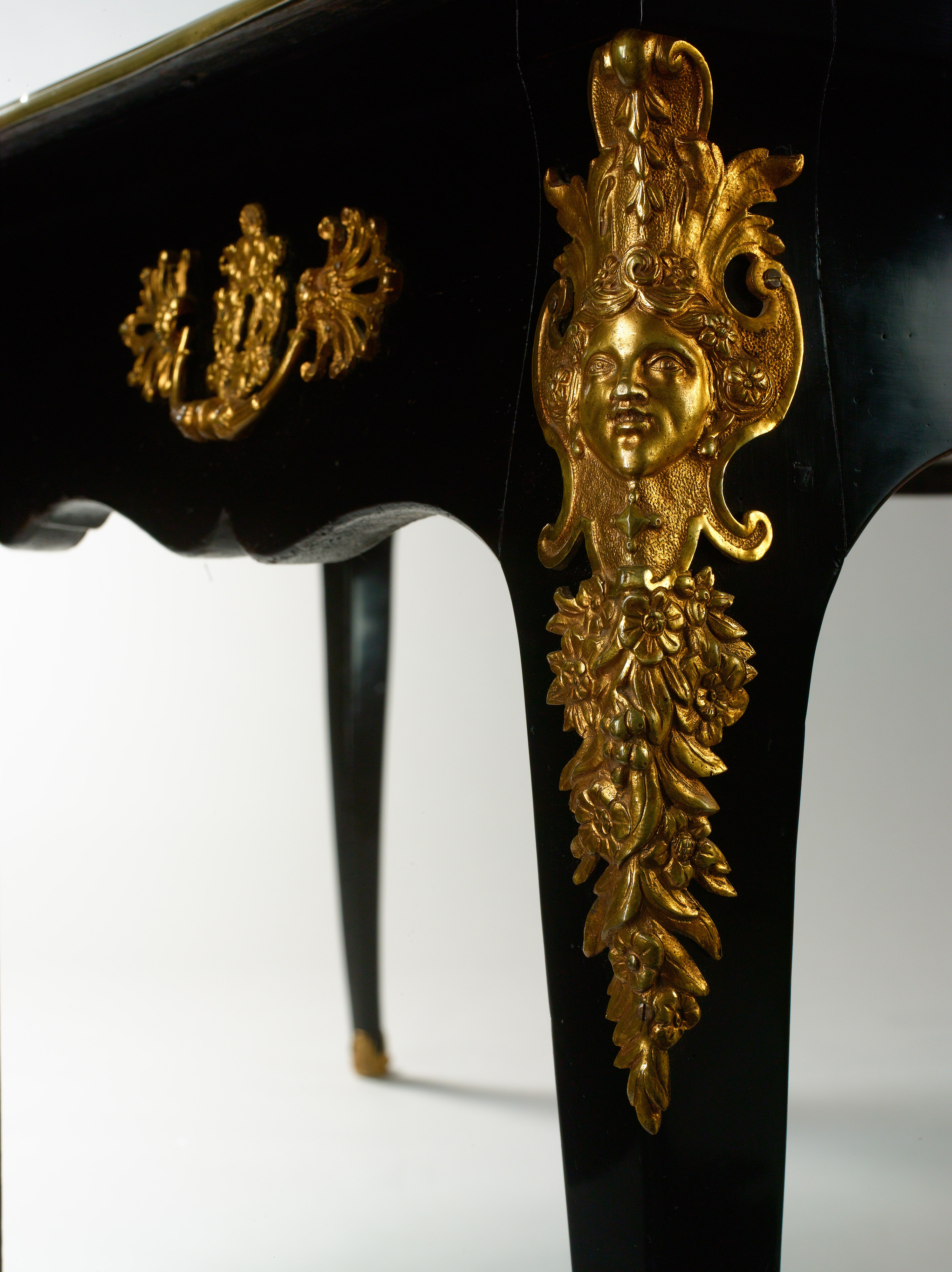Image: A Louis XV Bureau Plat (Tables, Ref. 1886)