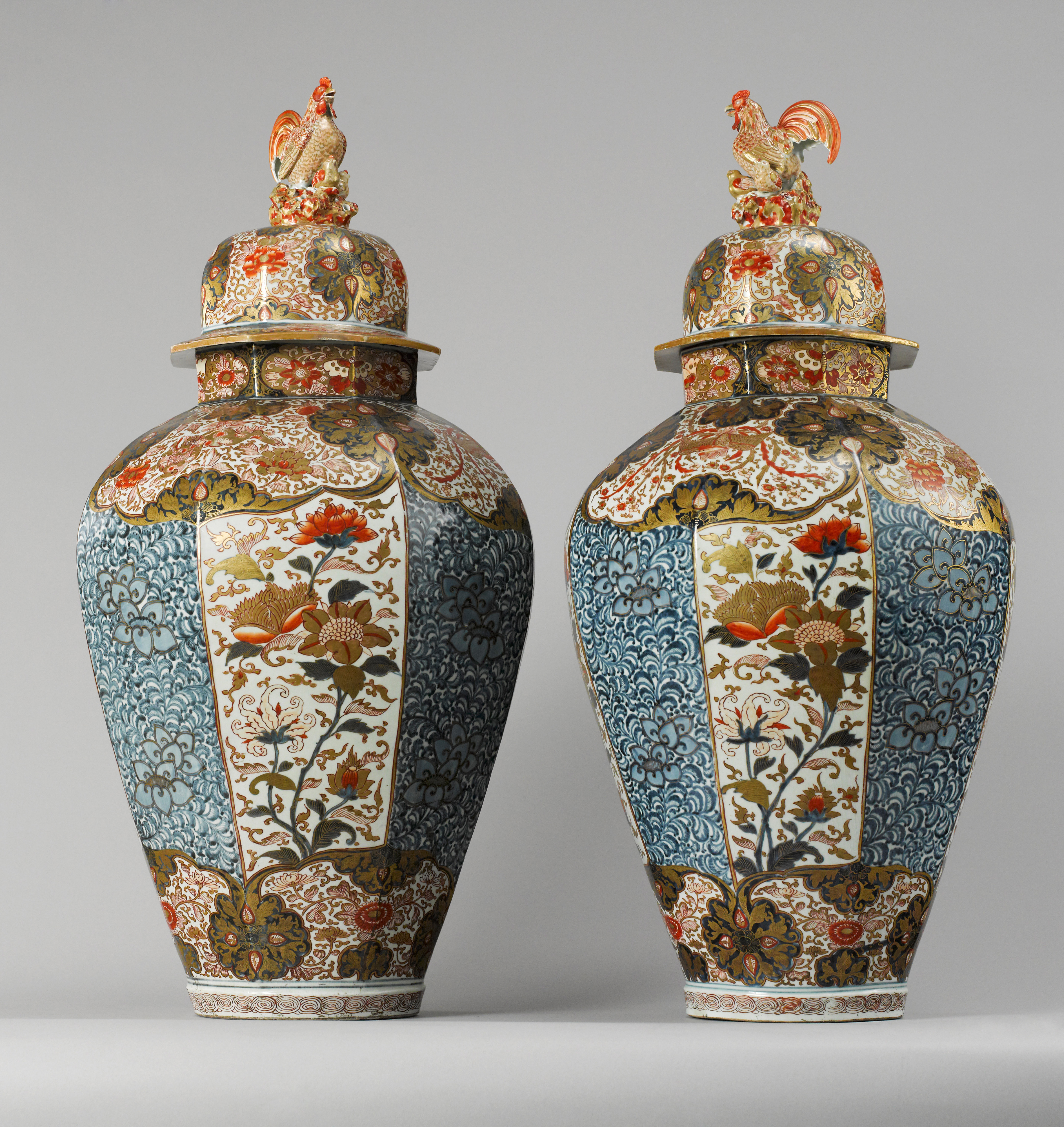 Image: A large Pair of Imari Vases with Cover (Ceramics, Ref. 1982)
