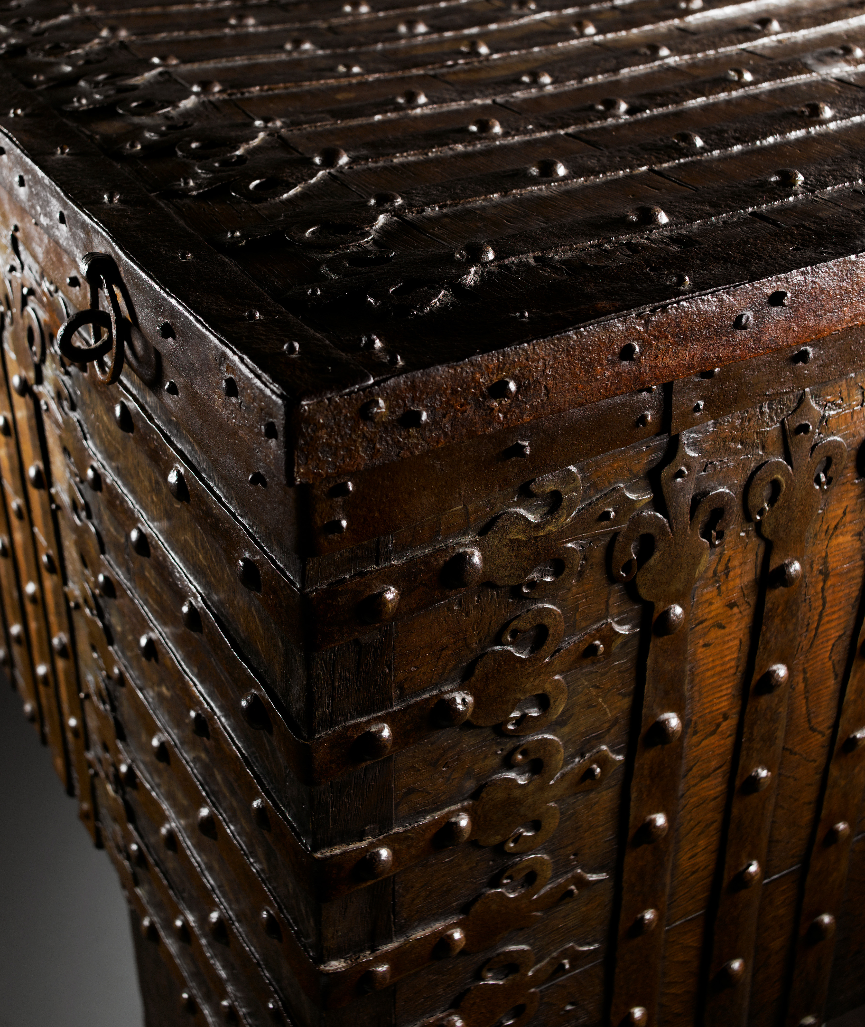 Image: Gothic Chest (Cabinet Furniture, Ref. 1995)