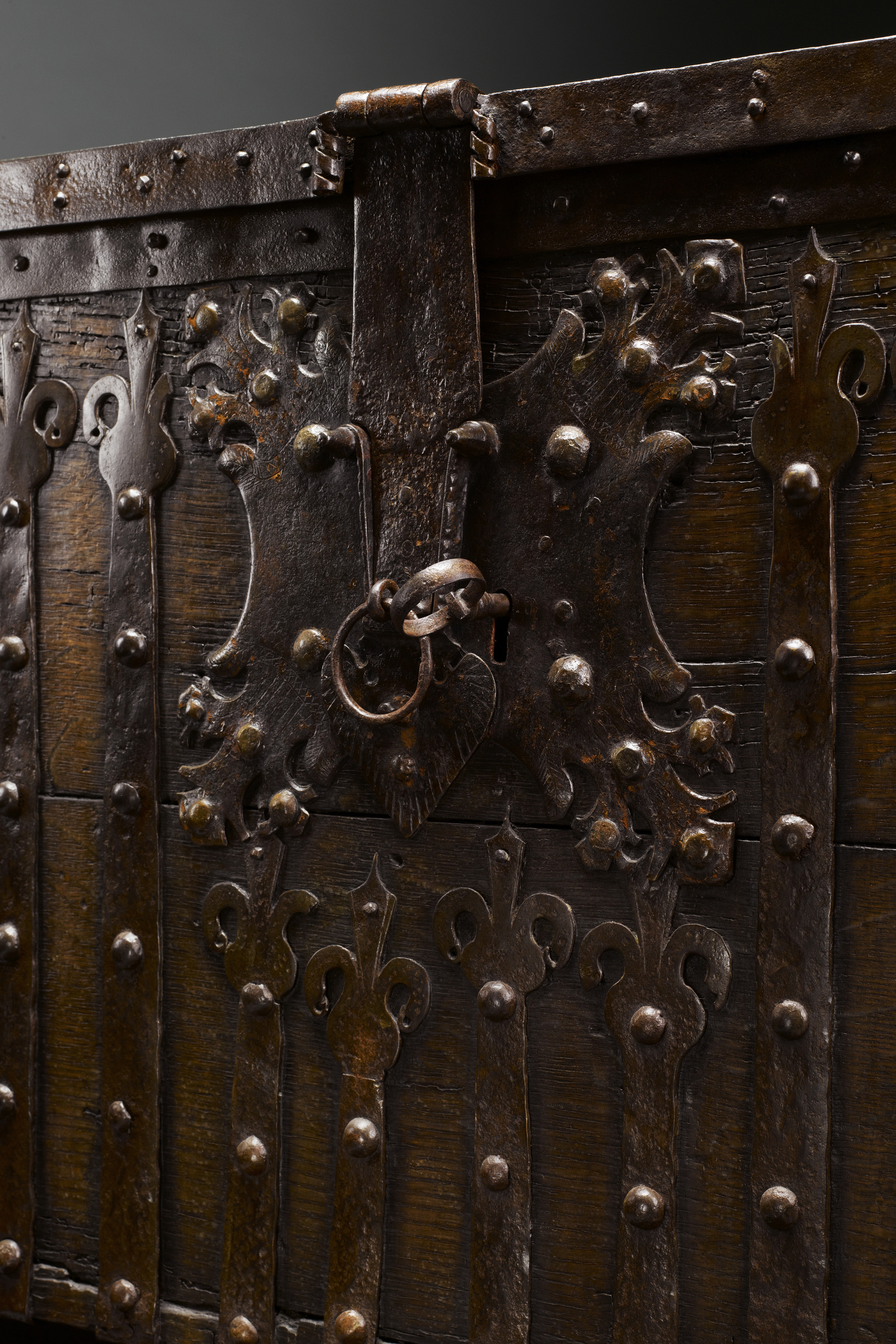 Image: Gothic Chest (Cabinet Furniture, Ref. 1995)