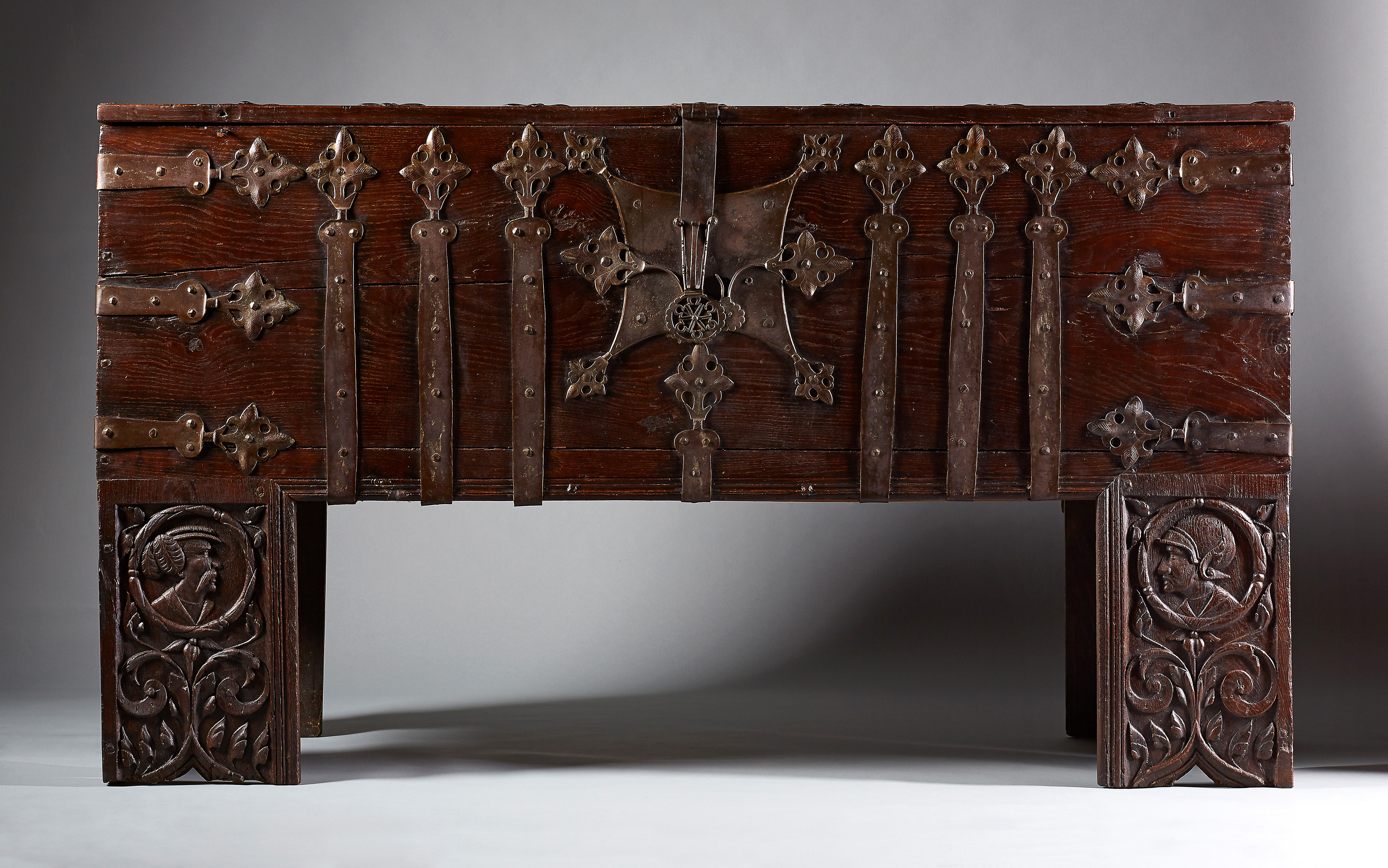 Image: Rare Westphalian Chest or ’Stollentruhe’ (Cabinet Furniture, Ref. 2058)