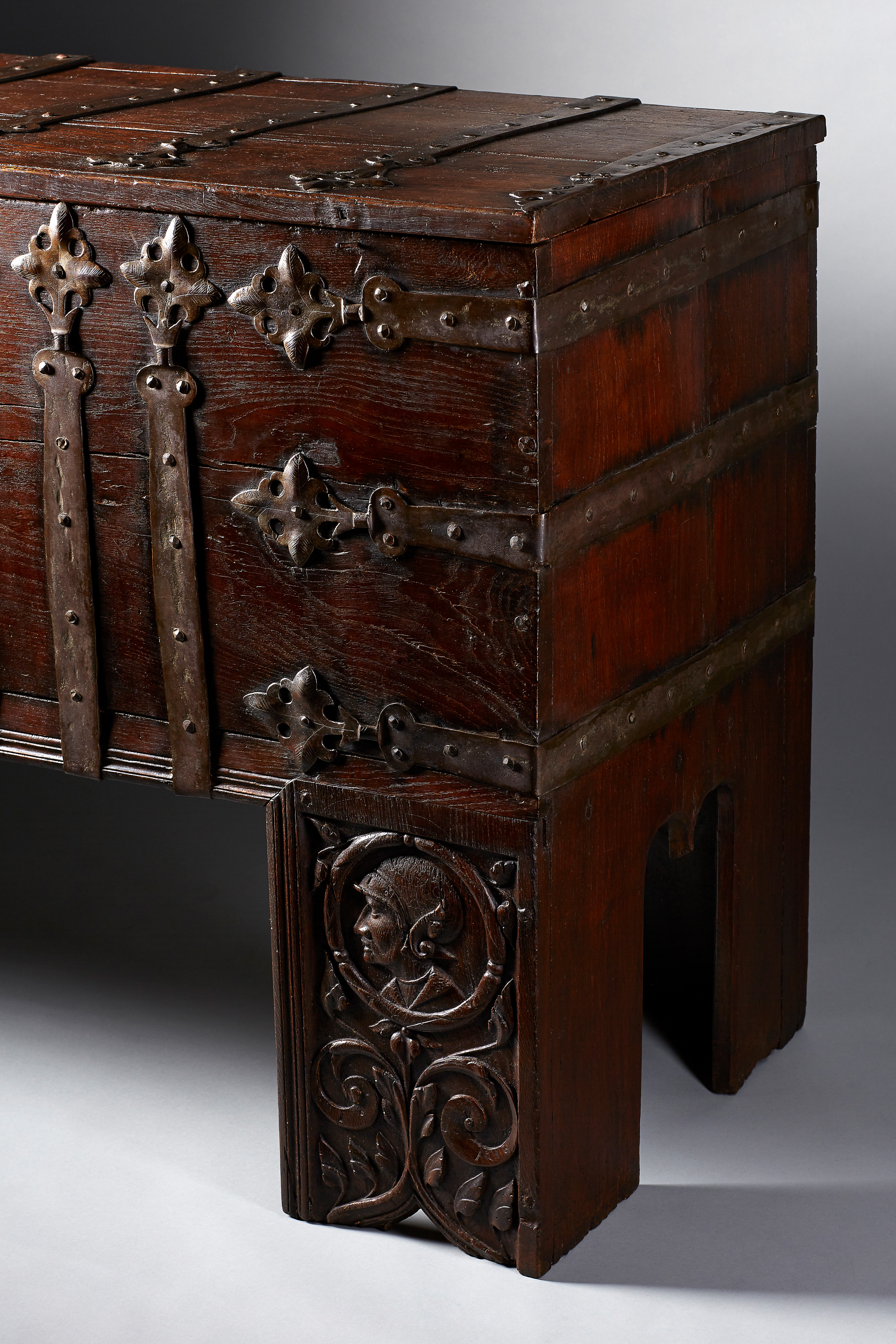 Image: Rare Westphalian Chest or ’Stollentruhe’ (Cabinet Furniture, Ref. 2058)