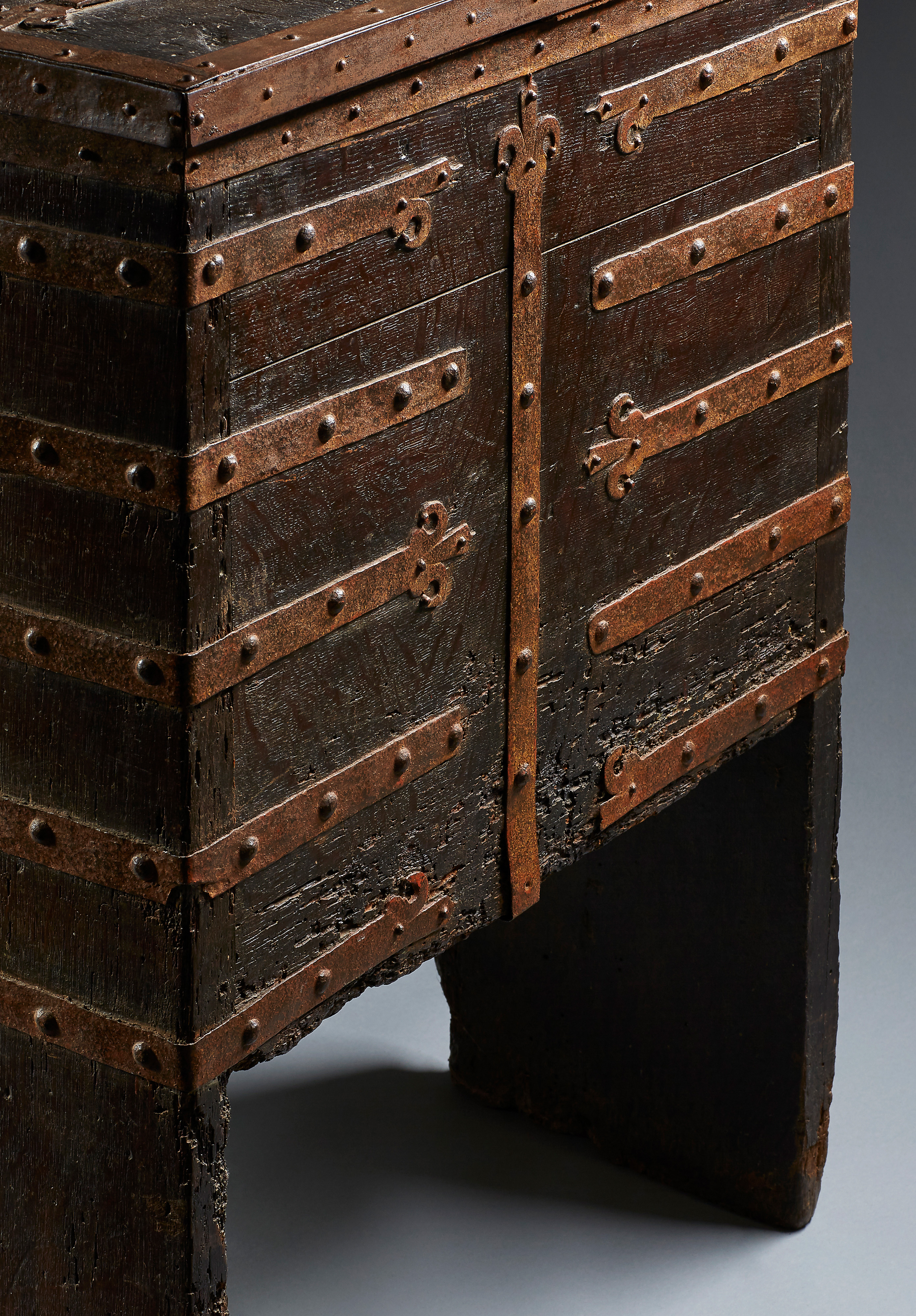 Image: Rare Gothic Chest or ’Stollentruhe’ (Cabinet Furniture, Ref. 2063)