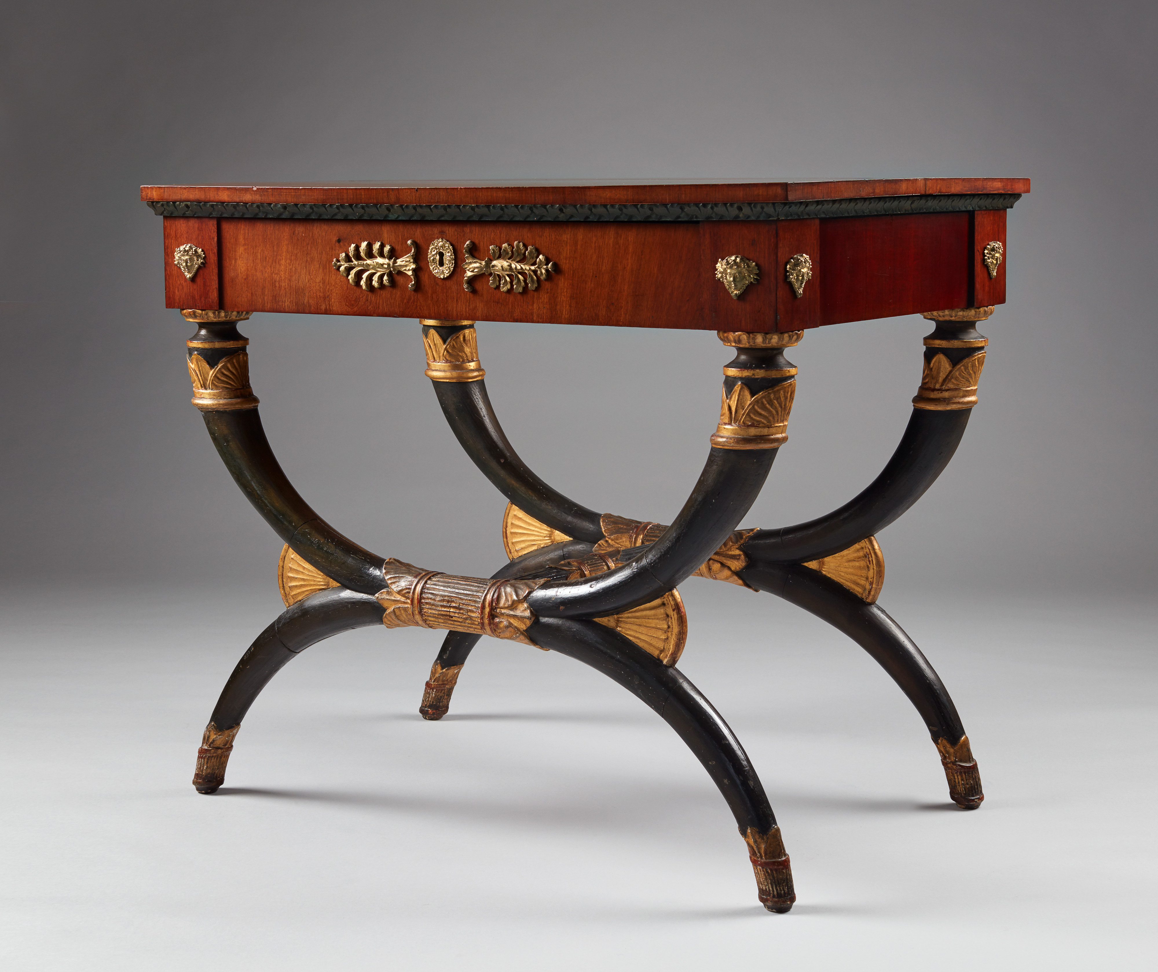 Image: Rare Empire Center or Console Table (Tables, Ref. 2117)