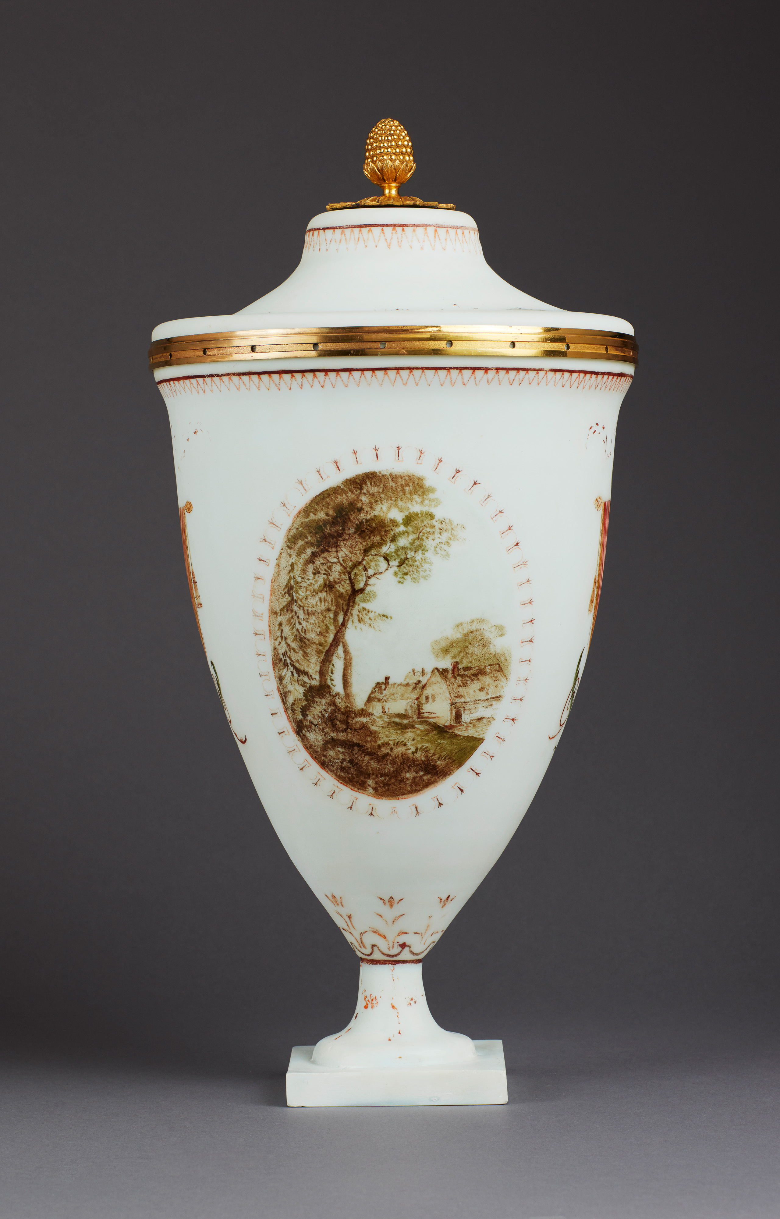 Image: Large Opaline Glass Vase with Cover (Works of Art, Ref. 2183)