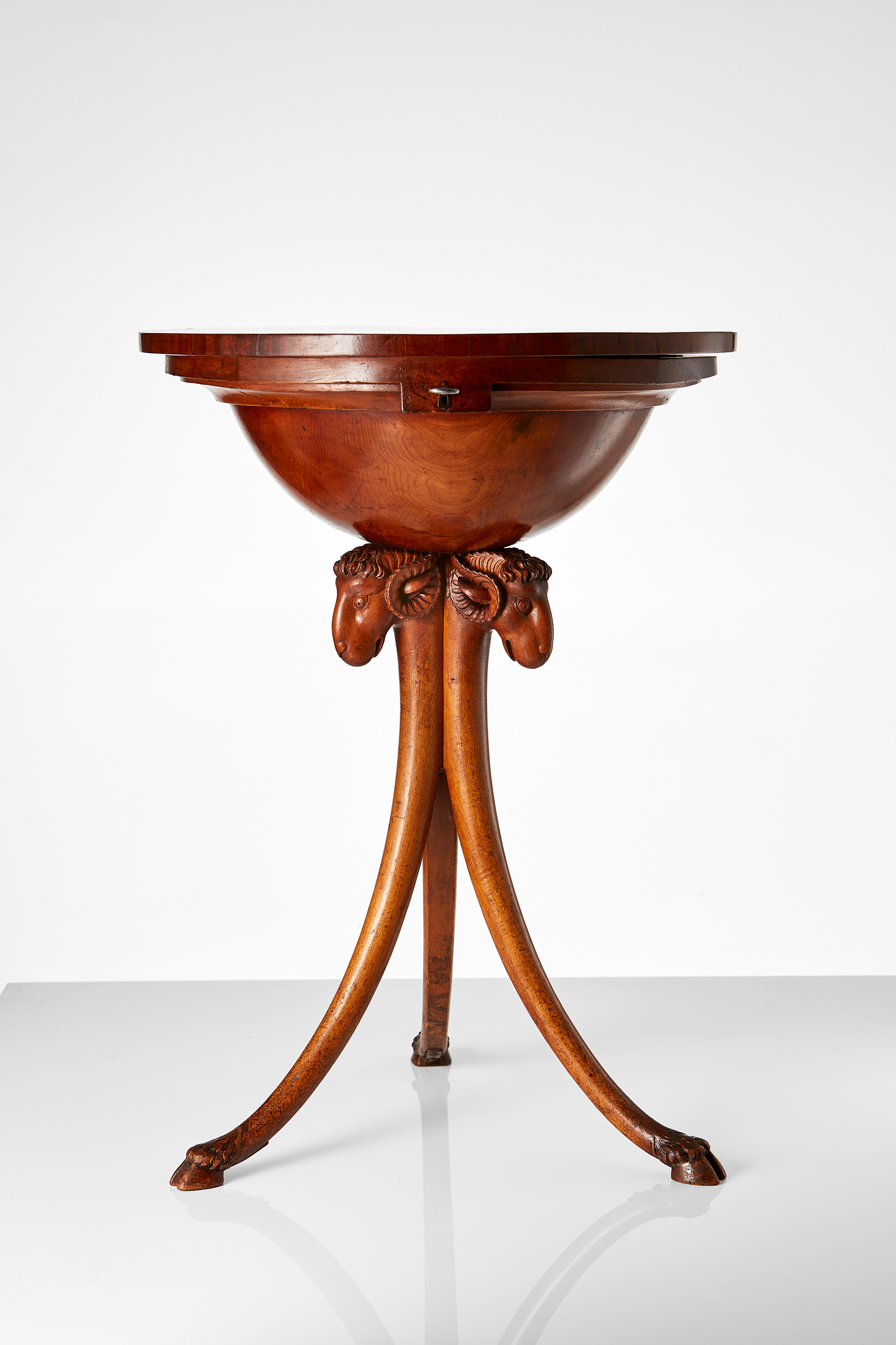Image: Half Globe Work Table (Tables, Ref. 3493)